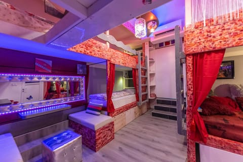 Bed, Photo of the whole room, Seating area, Bedroom