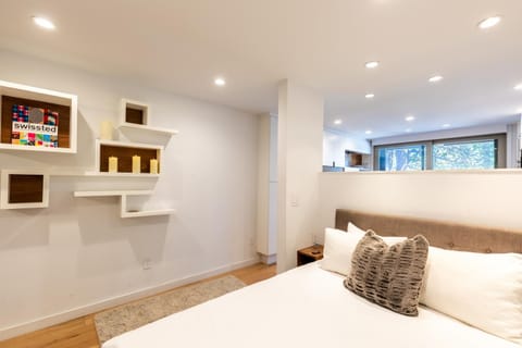 Modern Hotel-Style Studio - Timber Creek Lodge #210 Hotel Room Hotel in Northstar Drive