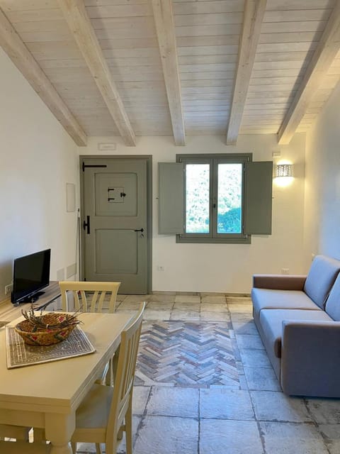 TV and multimedia, Living room, Dining area