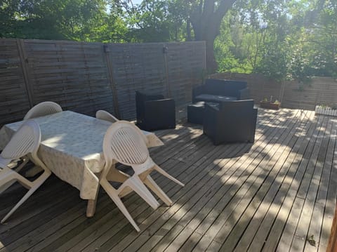Patio, BBQ facilities
