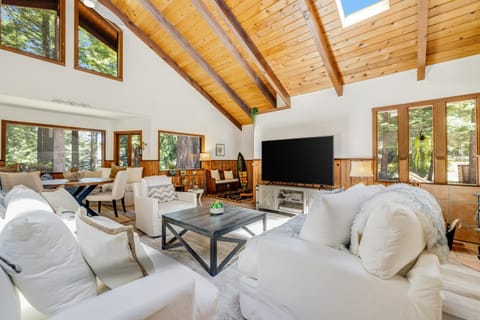 Surfwood Getaway House in Mendocino County