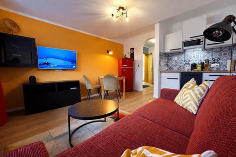 Kitchen or kitchenette, Living room, Seating area