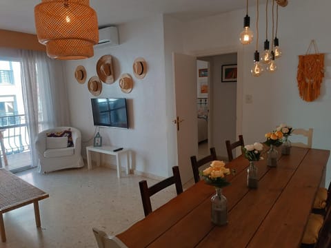 TV and multimedia, Living room, Dining area, air conditioner