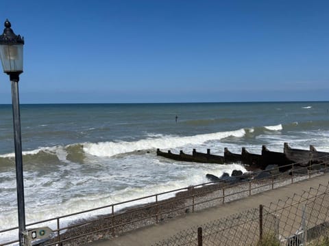 Seafront Sheringham 1 bed Apt sleeps 4 - 1xdog Apartment in Sheringham