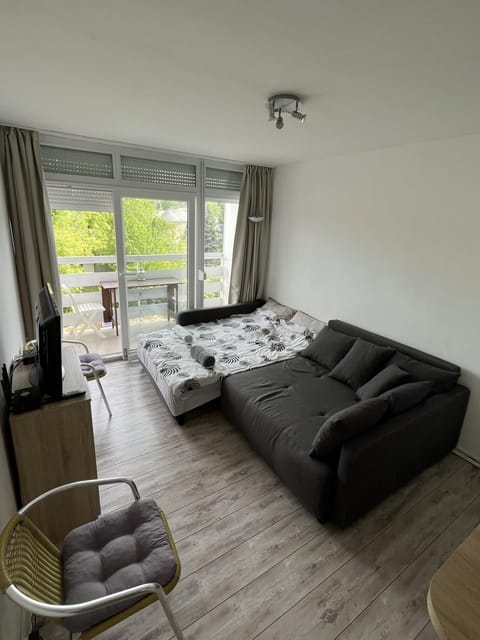 Bed, TV and multimedia, Living room