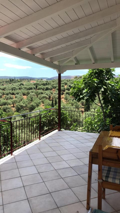 Konstantina's House I House in Messenia