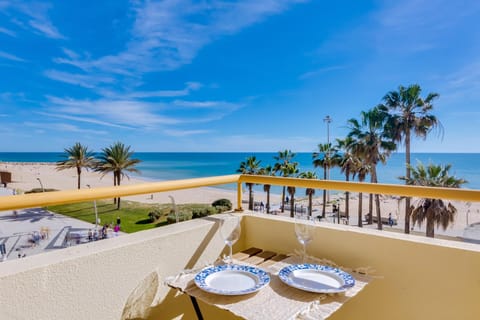 Nearby landmark, Natural landscape, View (from property/room), Balcony/Terrace, Dining area, Beach, Sea view