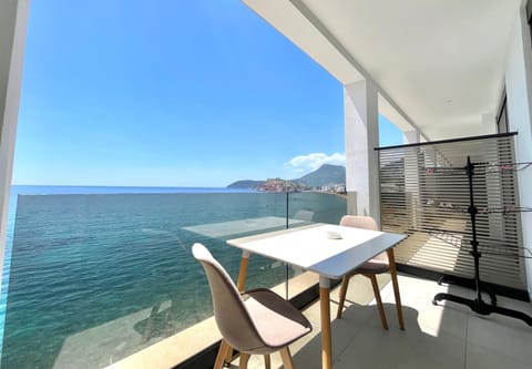 Patio, Day, Natural landscape, View (from property/room), Balcony/Terrace, Dining area, Beach, Mountain view, Sea view