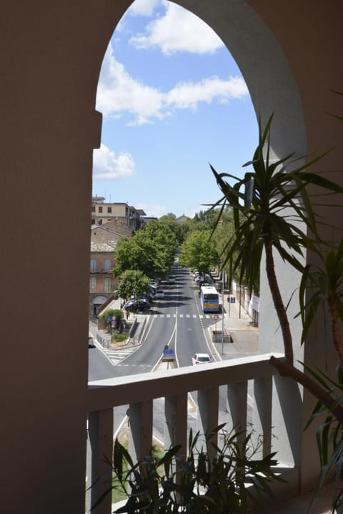 Balcony/Terrace, Street view