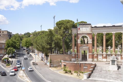 Nearby landmark, Neighbourhood