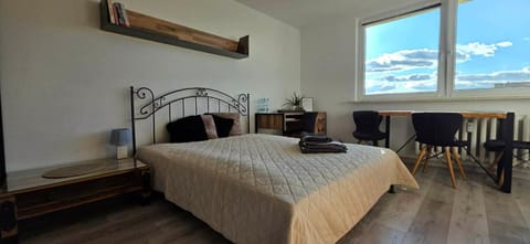 Bed, Living room, Bedroom, Dinner, internet