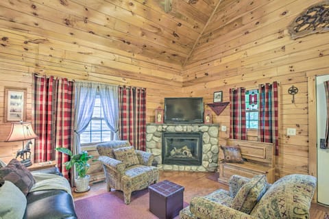 Resort Cabin with Fire Pit Golf, Hike and Play! Cabin in Wisconsin