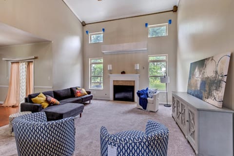 Incredibly Spacious Carmel Home with Fully Equipped Kitchen - 4700 Sq Ft! Sleeps 15! Pet Friendly! home House in Carmel