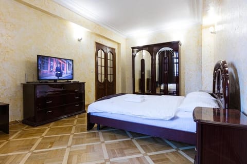Bed, TV and multimedia, Bedroom, wardrobe