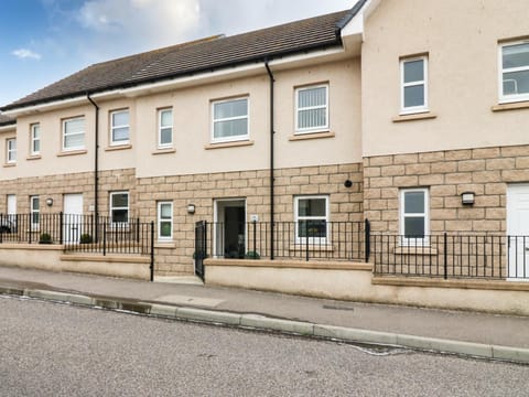 38 The Views House in Elgin