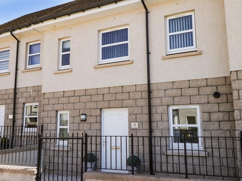 38 The Views House in Elgin