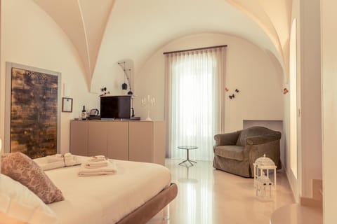 Bed, TV and multimedia, Photo of the whole room