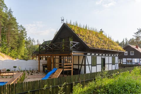 Property building, Spring, Day, Natural landscape, Garden