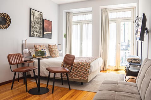 Bed, TV and multimedia, Living room, Dining area, Bedroom