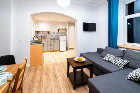 Kitchen or kitchenette, Seating area, Dining area