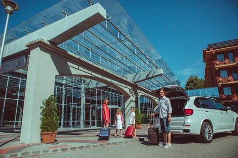 Facade/entrance