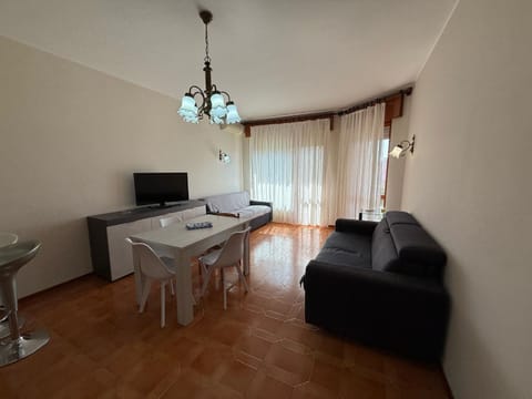 WH - Appartamento Siccardi in zona residenziale con posto auto Apartment in Sanremo