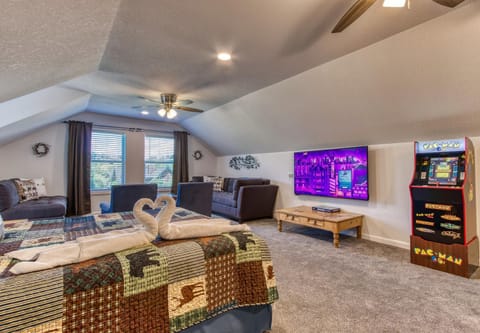 Bed, TV and multimedia, Living room, Seating area