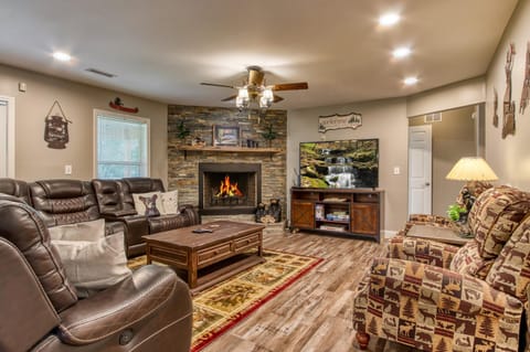 TV and multimedia, Living room, fireplace