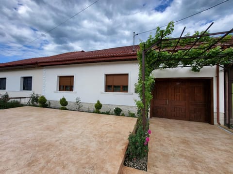 CASA DIN SAT Bed and Breakfast in Serbia