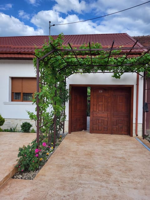 CASA DIN SAT Bed and Breakfast in Serbia