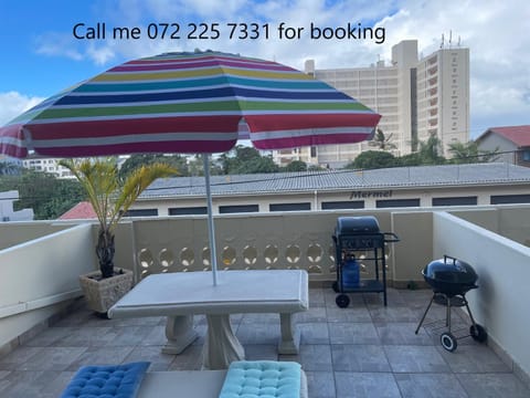 Patio, Day, Text overlay, sunbed