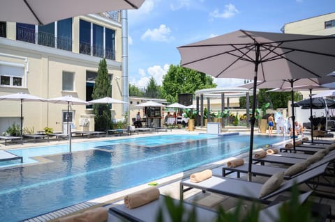 Swimming pool
