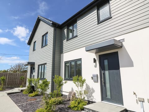 Dune Retreat House in Aberffraw
