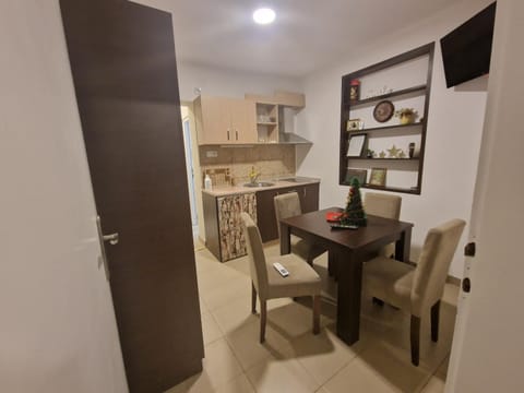 Kitchen or kitchenette, Living room, Seating area, Dining area