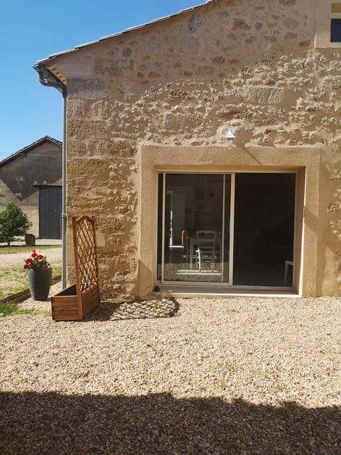 Property building, Patio, Facade/entrance