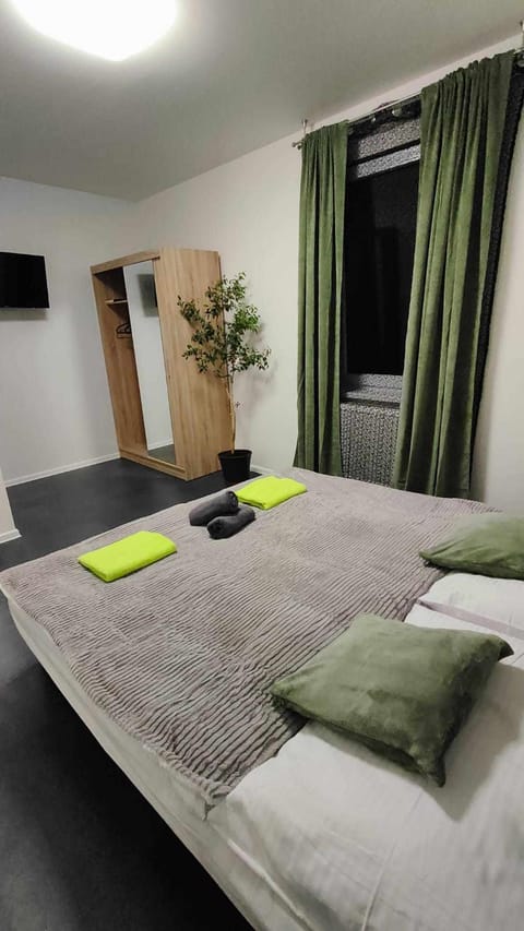 TV and multimedia, Bedroom, wardrobe
