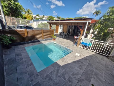 Property building, Patio, Patio, Swimming pool, Parking
