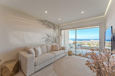 Natural landscape, TV and multimedia, View (from property/room), View (from property/room), Balcony/Terrace, Living room, Seating area, Dining area, Sea view, Sea view, Sunset
