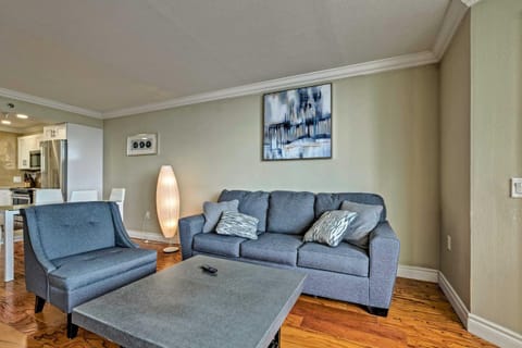 Modern Waterfront Hudson Condo with Resort Pool! Apartment in Hudson