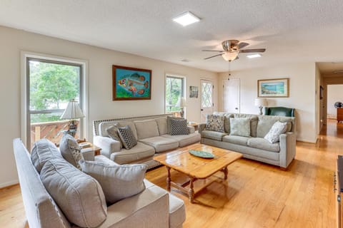 Pet-Friendly Cabin with Dock on Lake Martin! Cabin in Lake Martin