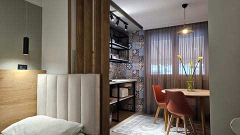 Bed, Living room, Photo of the whole room, Seating area, Dining area