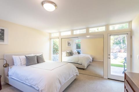 Beach Resort Home with Ocean Views Jacuzzi & Sauna! House in Del Mar