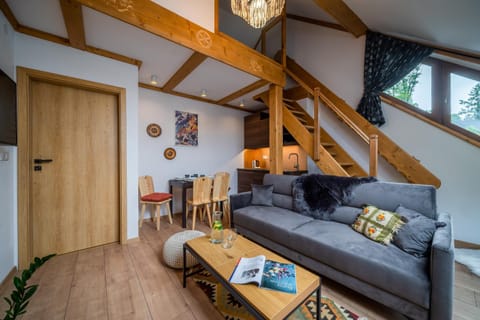 Kitchen or kitchenette, Living room, Seating area, Dining area