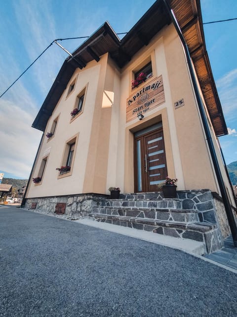 Property building, Facade/entrance