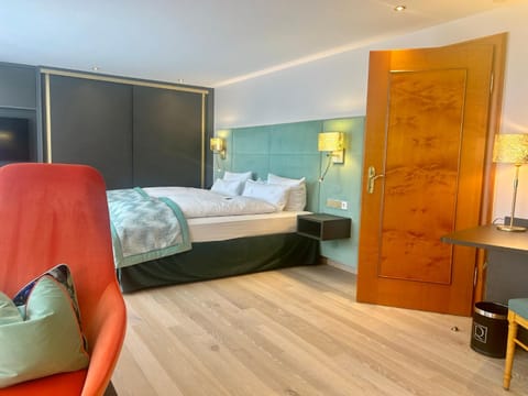 Bed, Living room, Photo of the whole room, Seating area, Bedroom, wardrobe