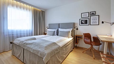 Photo of the whole room, Decorative detail, Bedroom