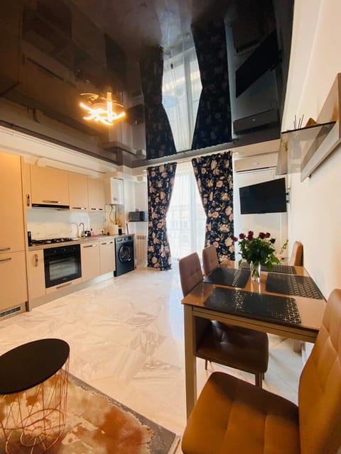Kitchen or kitchenette, Living room
