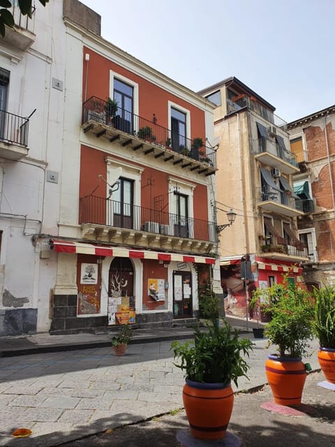 Property building, Neighbourhood, Street view, Location