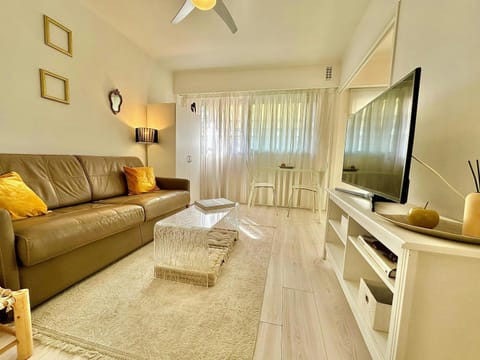 Communal lounge/ TV room, TV and multimedia, Living room, Other, Photo of the whole room, Seating area