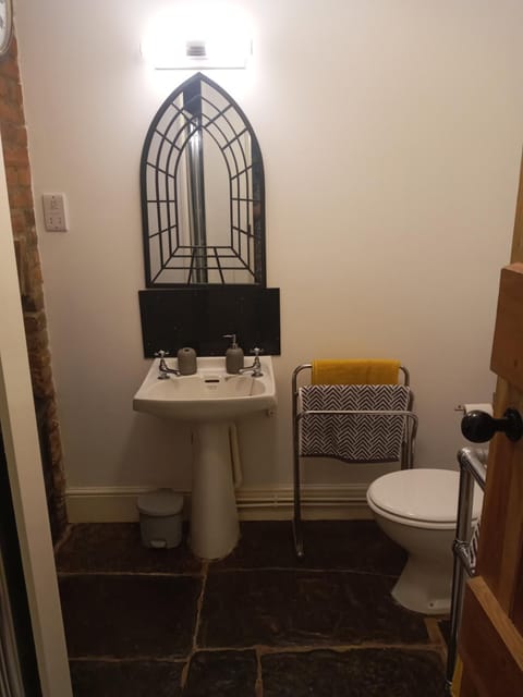Delighful self catering in the heart of Glastonbury Apartment in Glastonbury